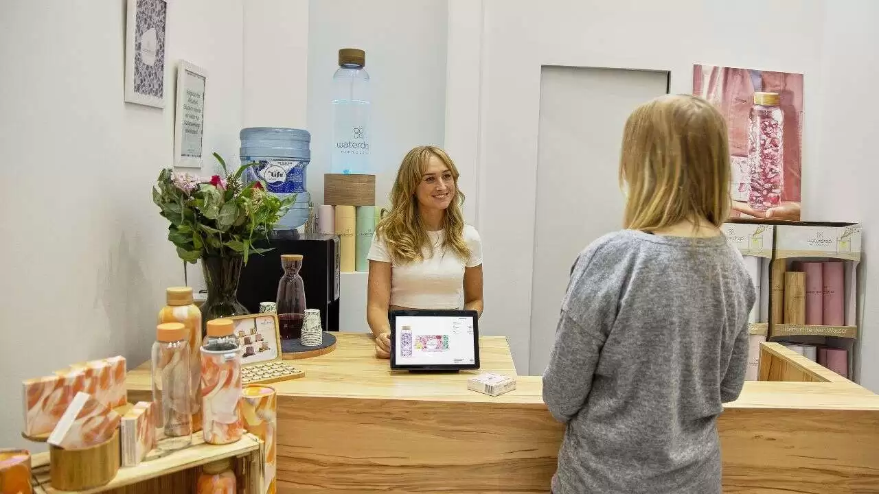 Receptionist female job - How to make money as an Attractive Female 