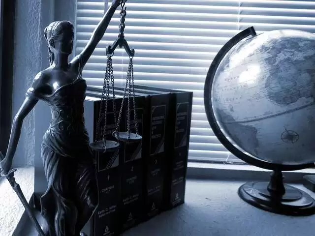 How To Know If Your Lawyer Is Selling You Out With The Case