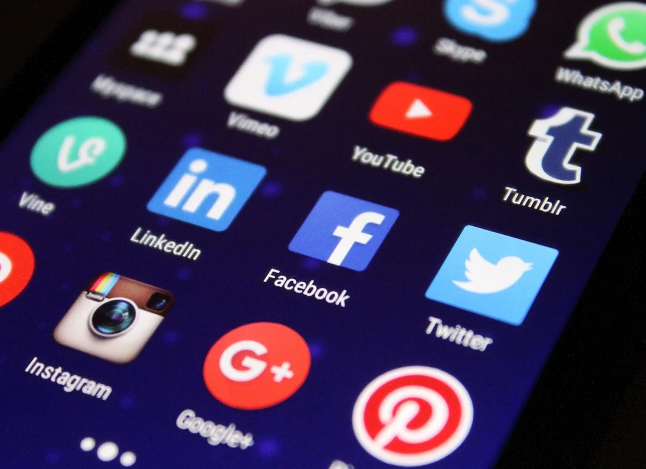 Harness the power of socila media - How To Become A Freelancer Side Hustle Pro Tips